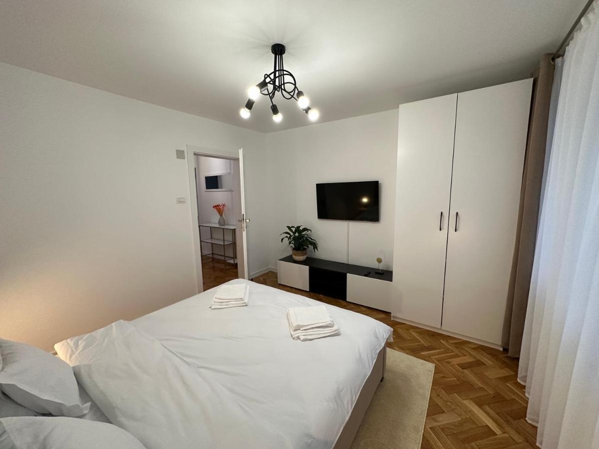 Esi Apartments #Central With Garage Temesvár Kültér fotó